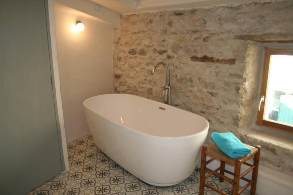 Character Filled House Overlooking The River Cesse Bize-Minervois Kültér fotó